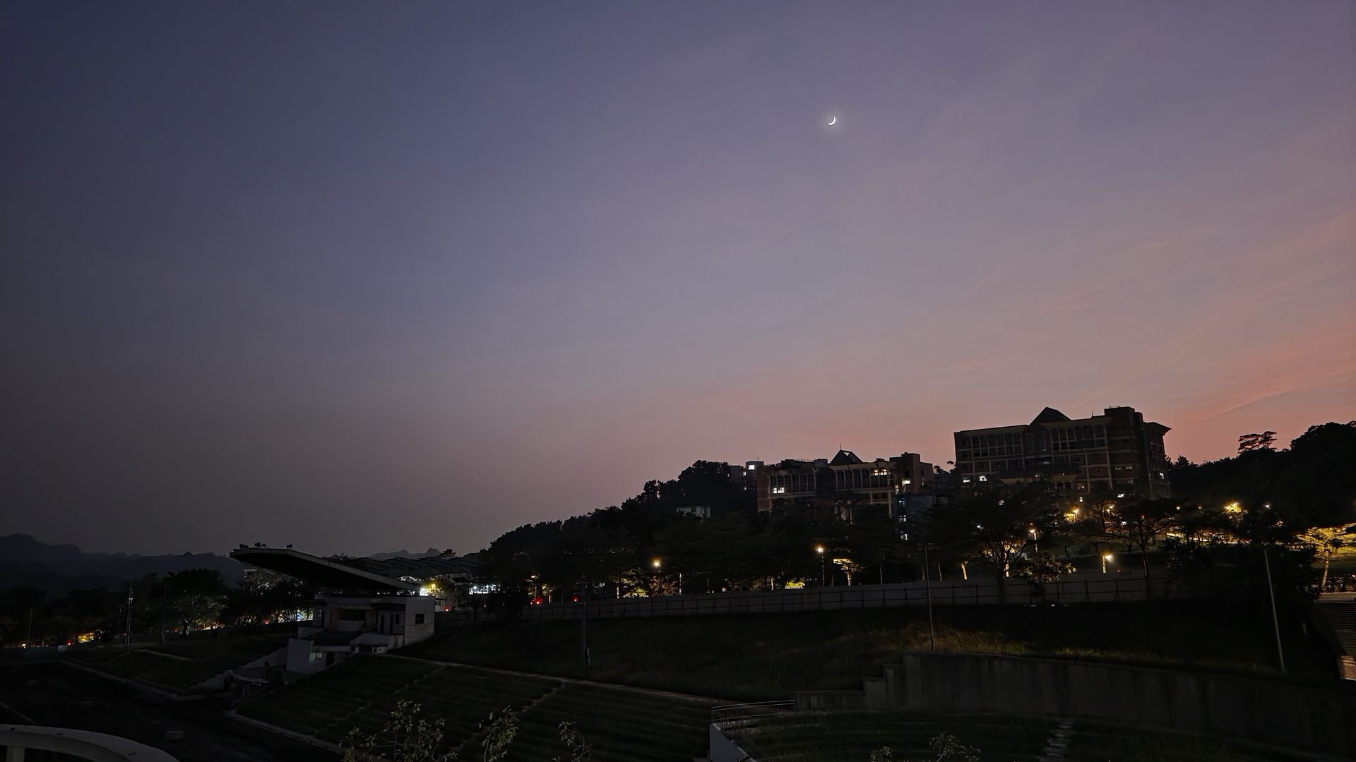 國立高雄師範大學校園黃昏景色