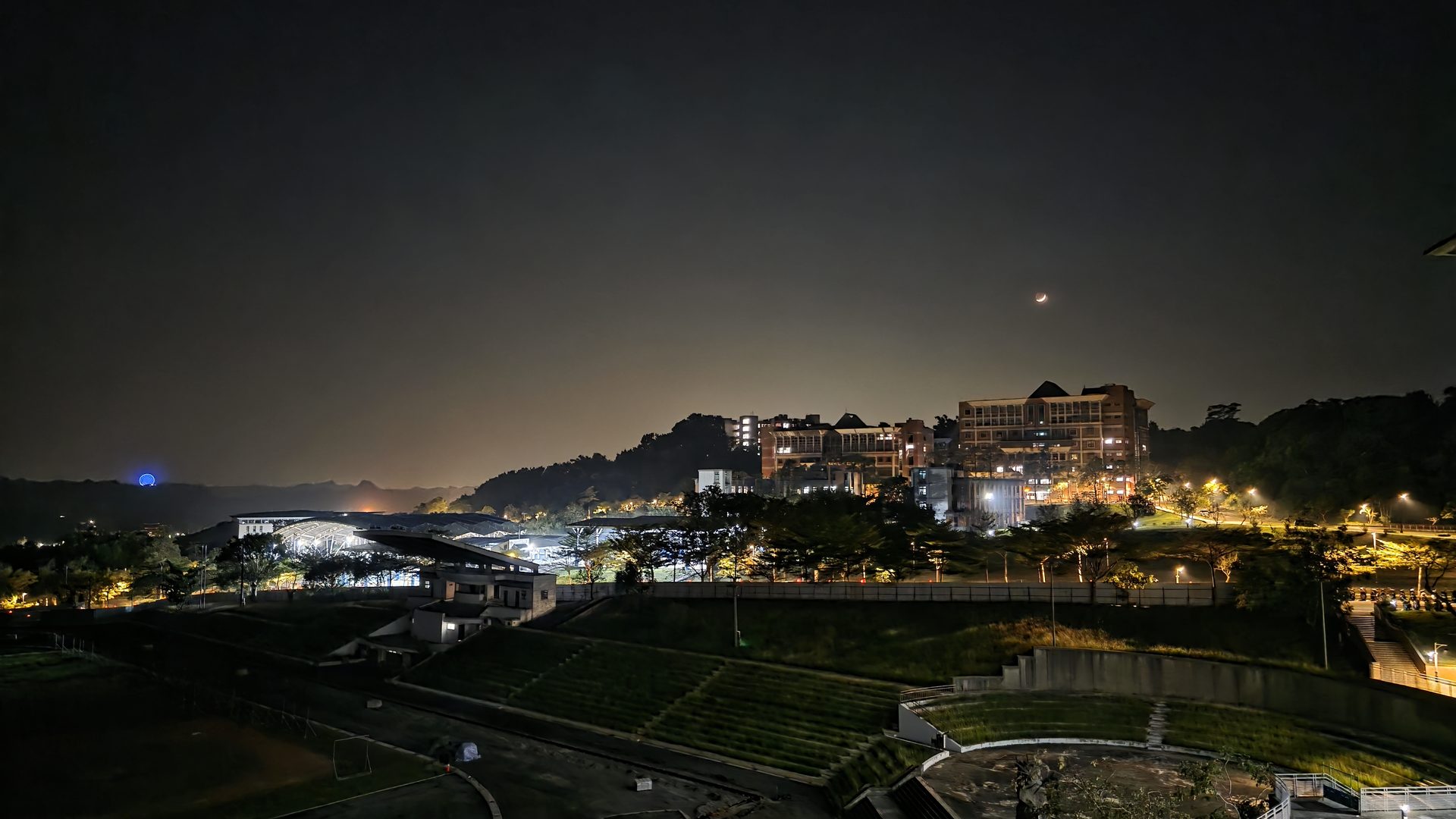 國立高雄師範大學校園夜景